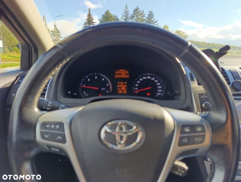 Toyota Avensis 2012 photo 5