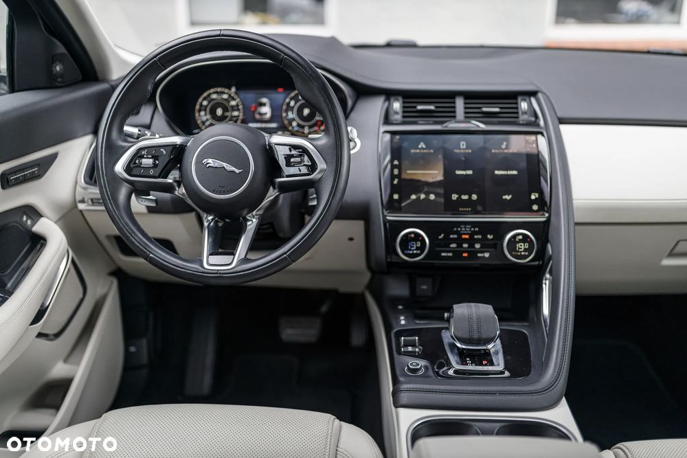 Jaguar E-Pace P250 AWD R-Dynamic - 8