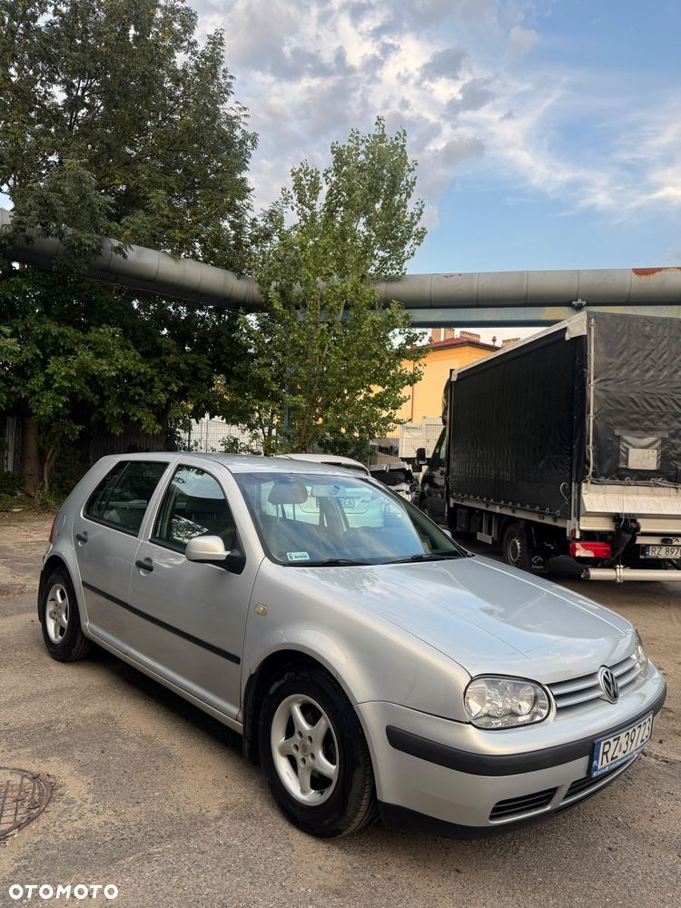 Volkswagen Golf - 3