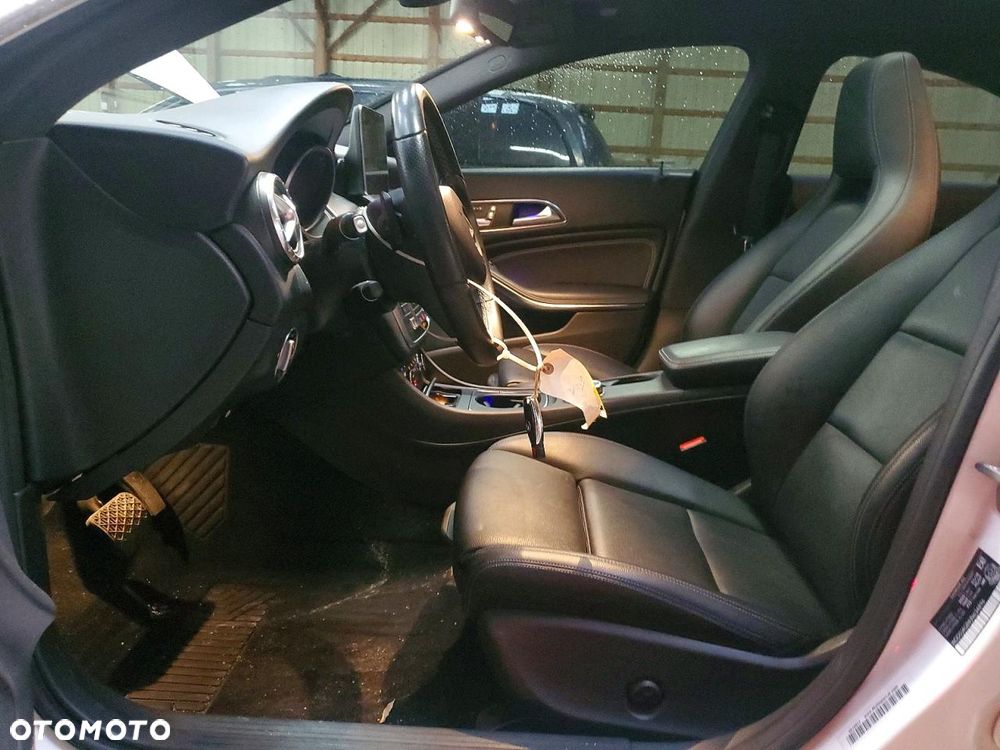Mercedes-Benz CLA 250 4-Matic AMG Line - 7