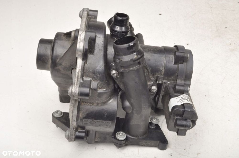 AUDI A4 B9 2.0 TFSI POMPA WODY 06L121111M - 5