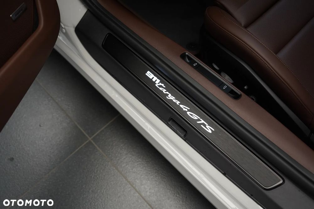 Porsche 911 Targa 4 GTS - 26