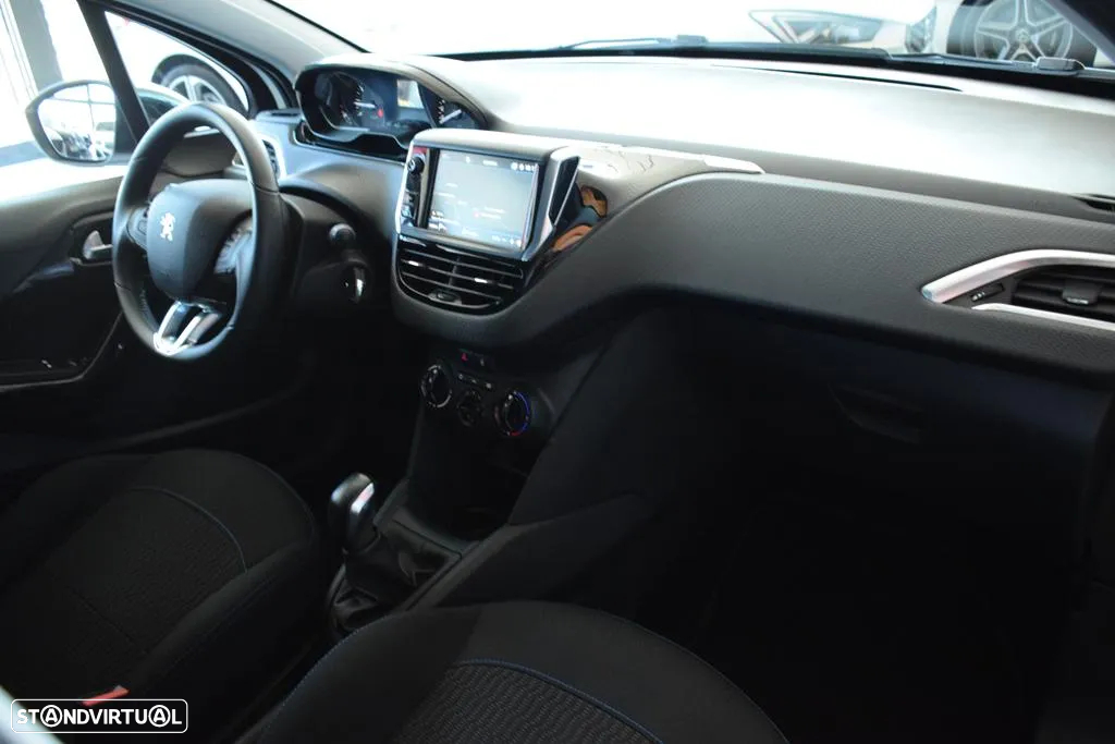 Peugeot 208 1.2 PureTech Signature - 38