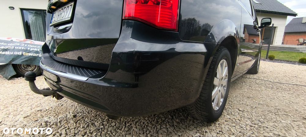 Chrysler Town & Country - 19