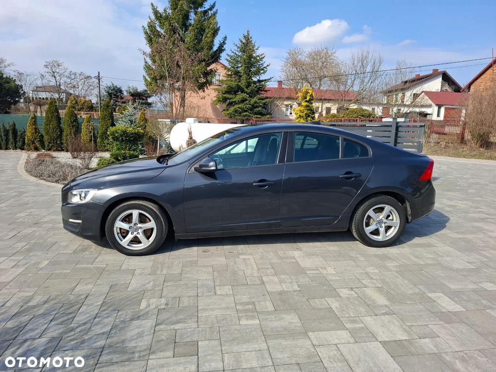 Volvo S60 D2 Momentum - 4