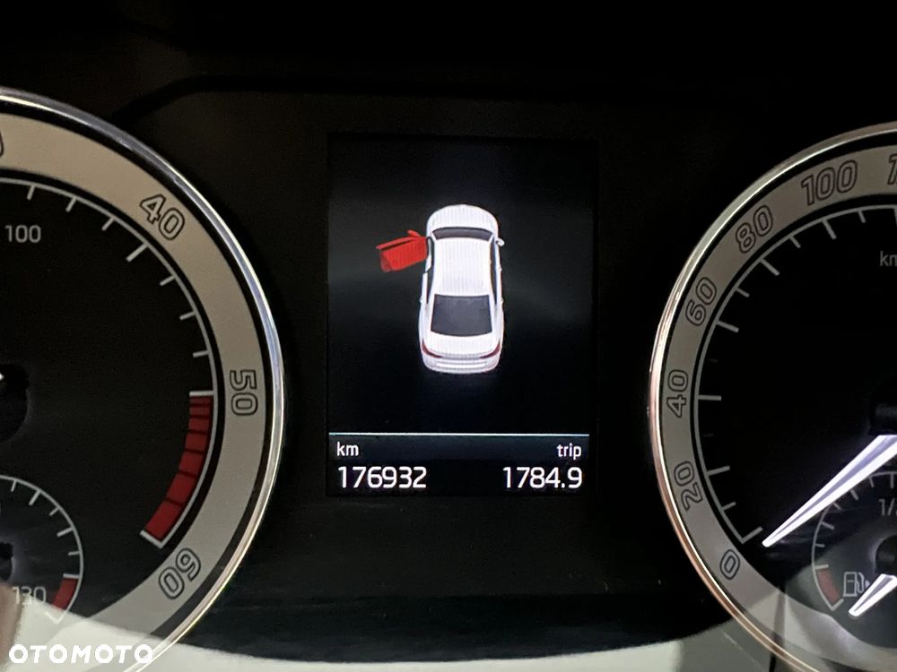 Skoda Superb 2.0 TDI Ambition - 17