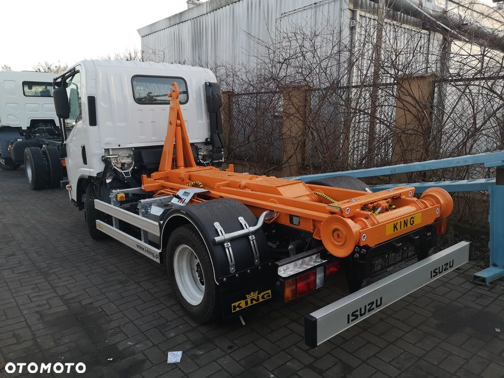 Isuzu M27 Hakowiec - 2