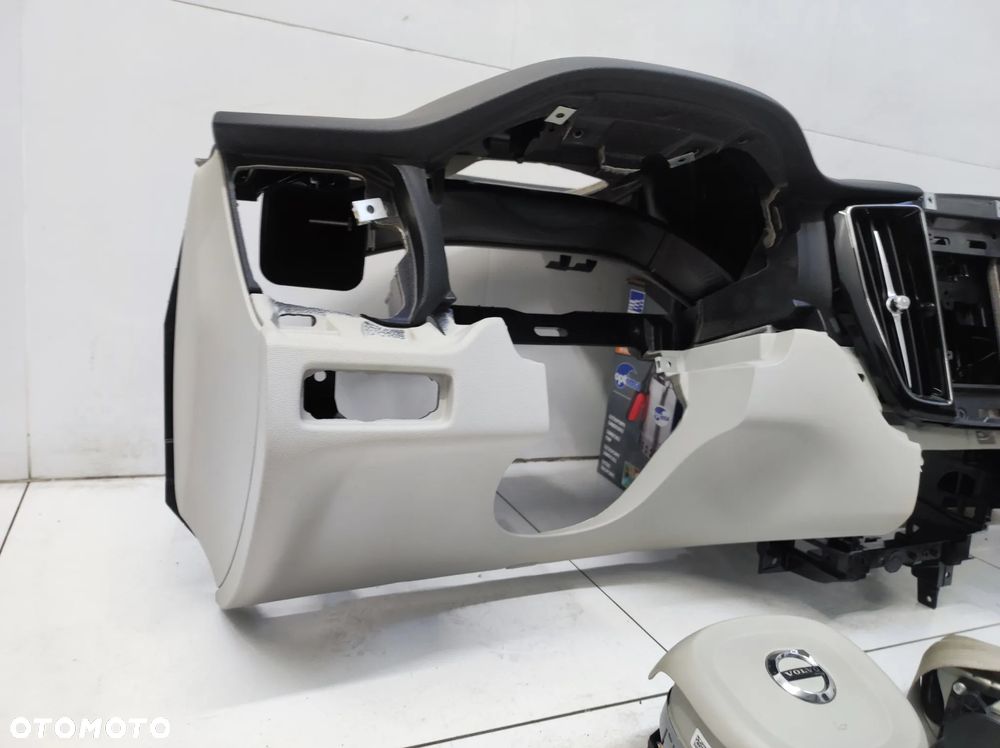 DESKA KONSOLA PODUSZKI PASY EU VOLVO XC60 II 2 2.0D - 7