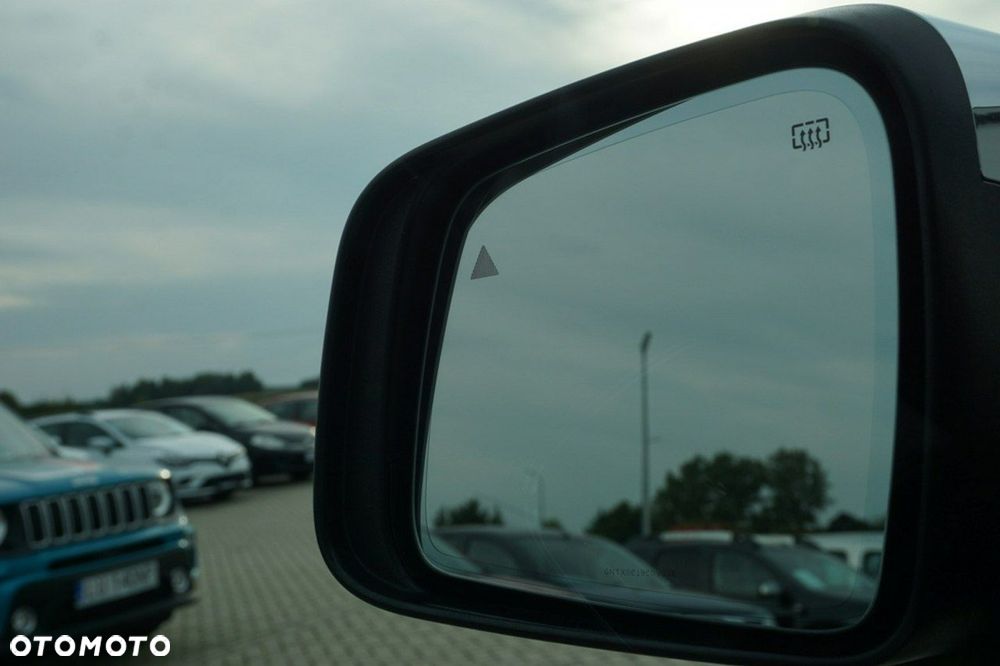 Jeep Grand Cherokee - 31