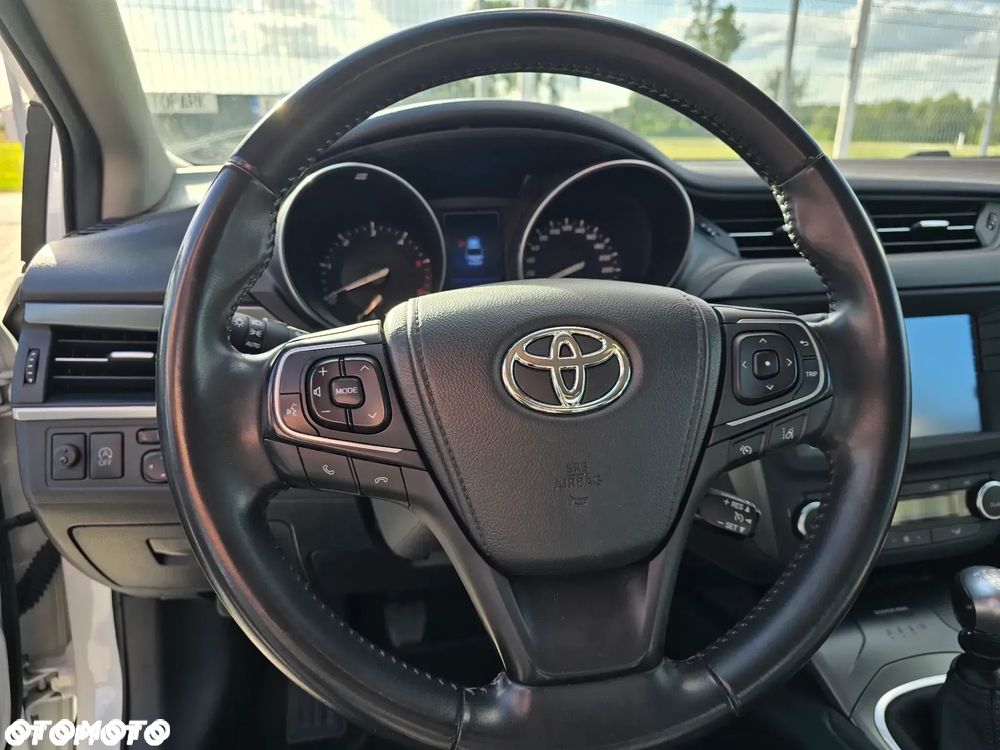 Toyota Avensis 2.0 D-4D Premium - 22