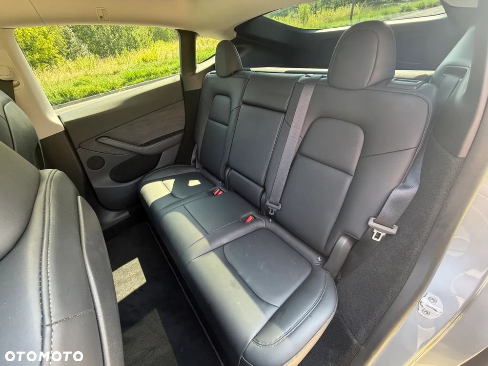Tesla Model Y Long Range Dual Motor AWD - 12