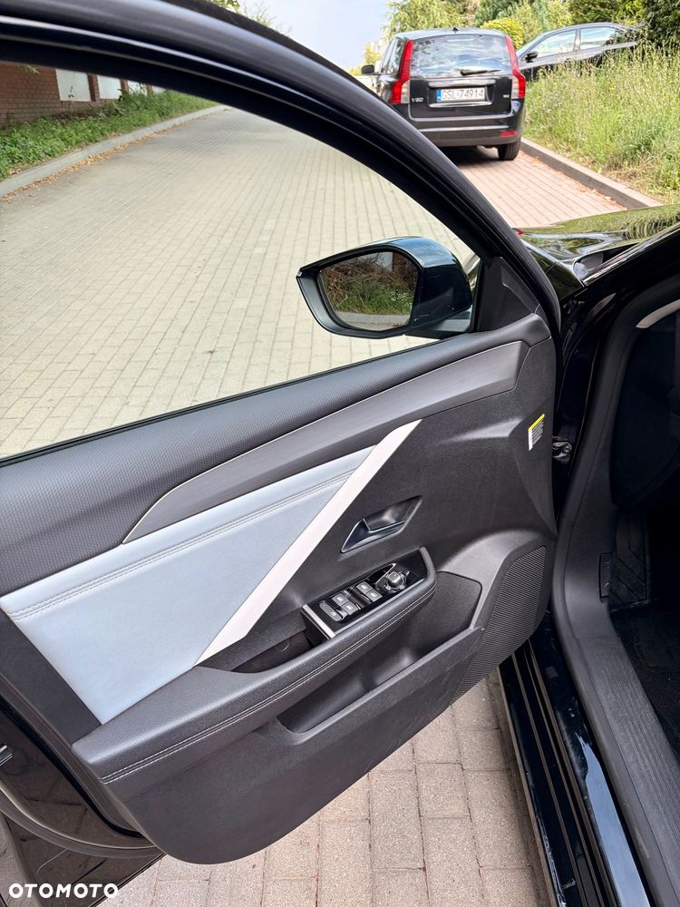 Opel Astra 1.2 T Elegance S&S - 9