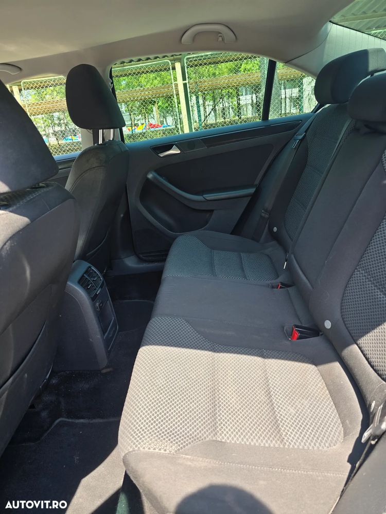 Volkswagen Jetta - 14