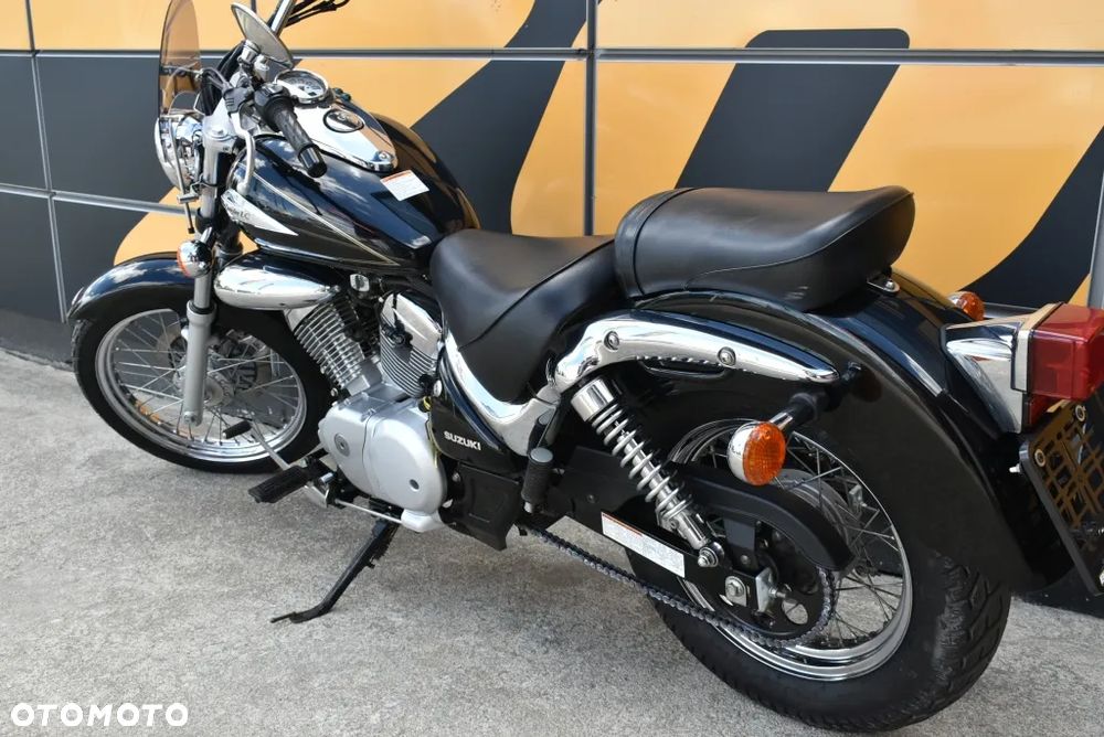 Suzuki Intruder - 15