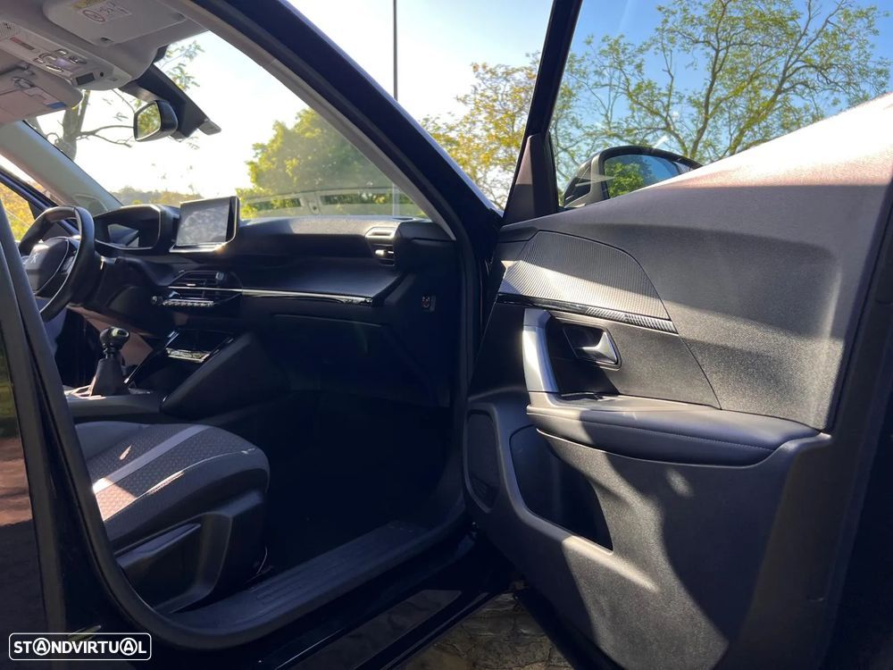 Peugeot 2008 1.2 PureTech Allure Pack - 21