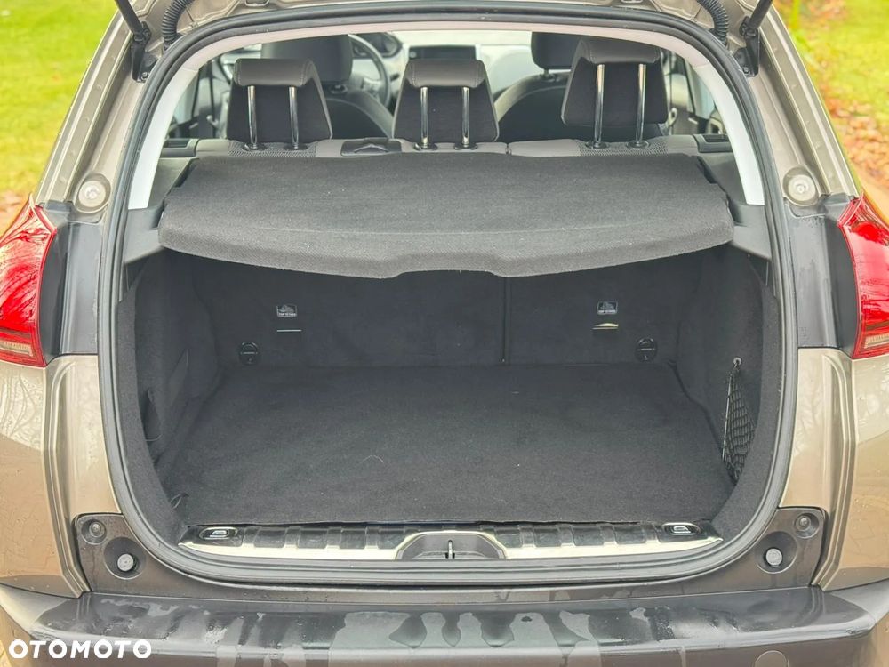 Peugeot 2008 1.2 Pure Tech Style S&S - 17