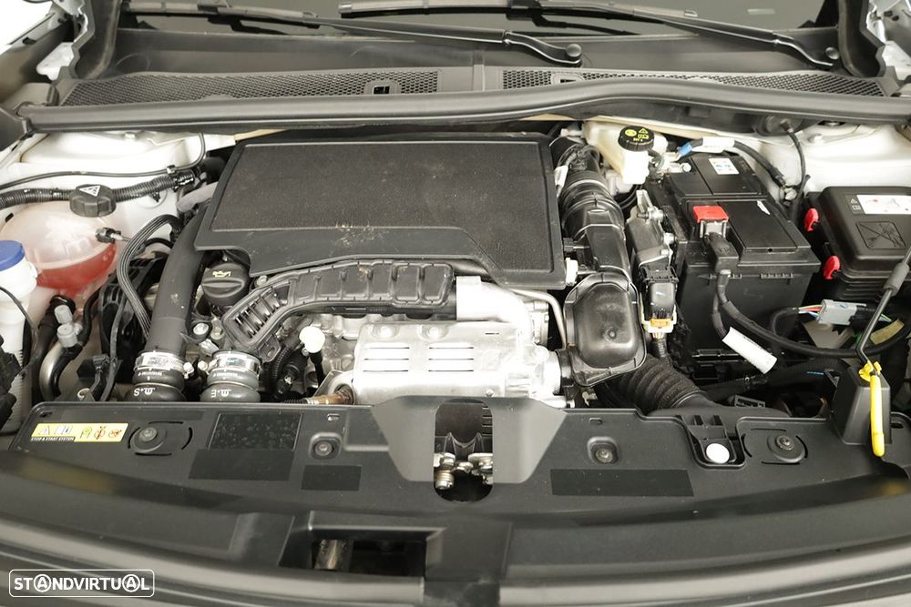 Peugeot 2008 1.2 PureTech Allure EAT8 - 24