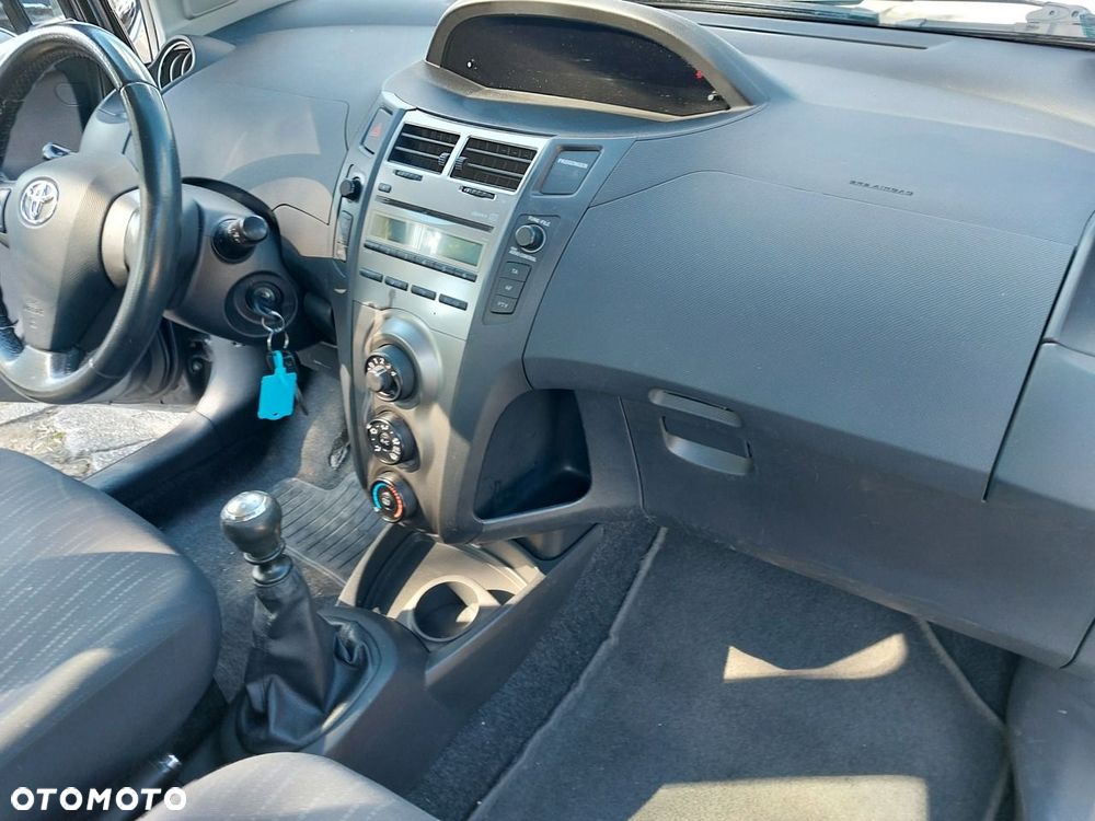 Toyota Yaris - 15