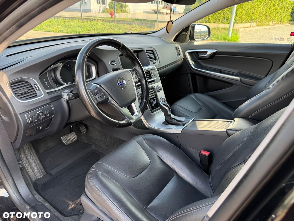 Volvo V60 Cross Country - 14