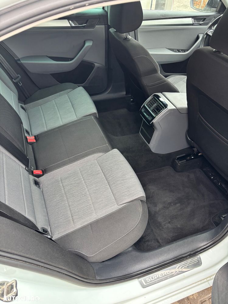 Skoda Superb 2.0 TDI DSG Sportline - 13
