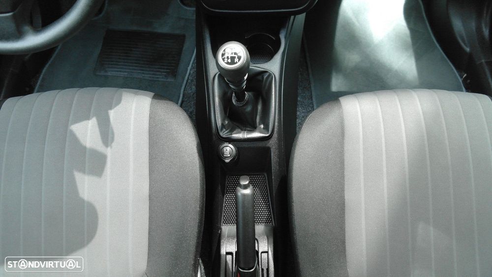 Fiat Punto 1.2 Lounge S&S - 32