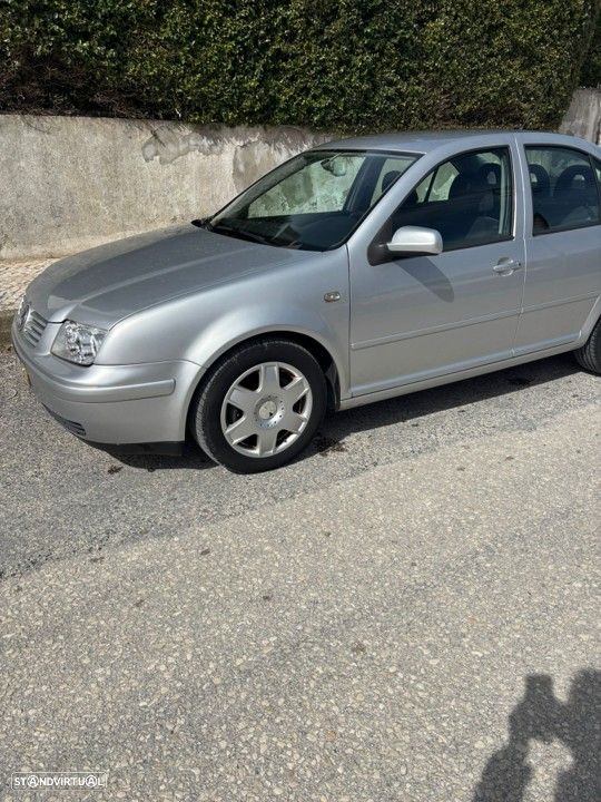 VW Bora 1.9 TDi Highline - 4