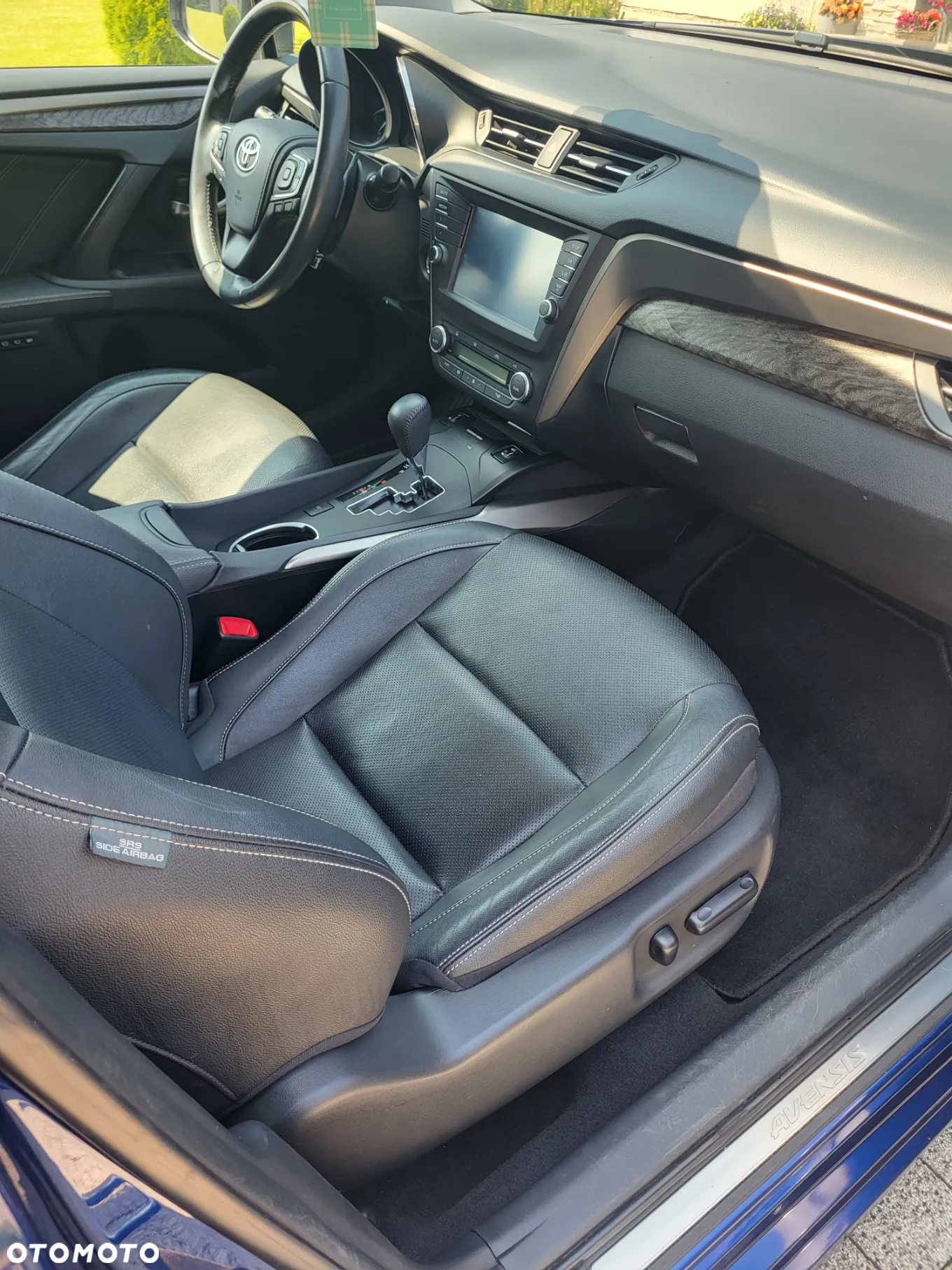 Toyota Avensis 1.8 Premium MS - 12