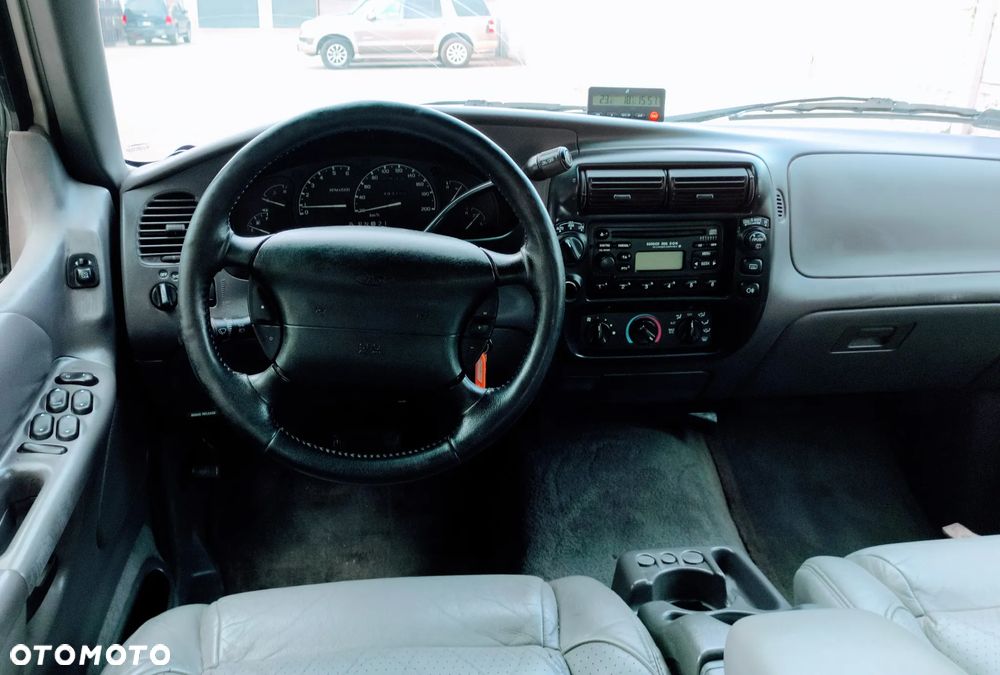 Ford Explorer - 15