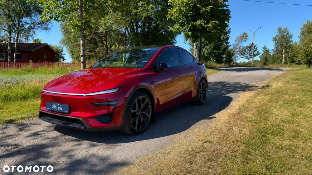 Tesla Model Y Performance Dual Motor AWD - 2