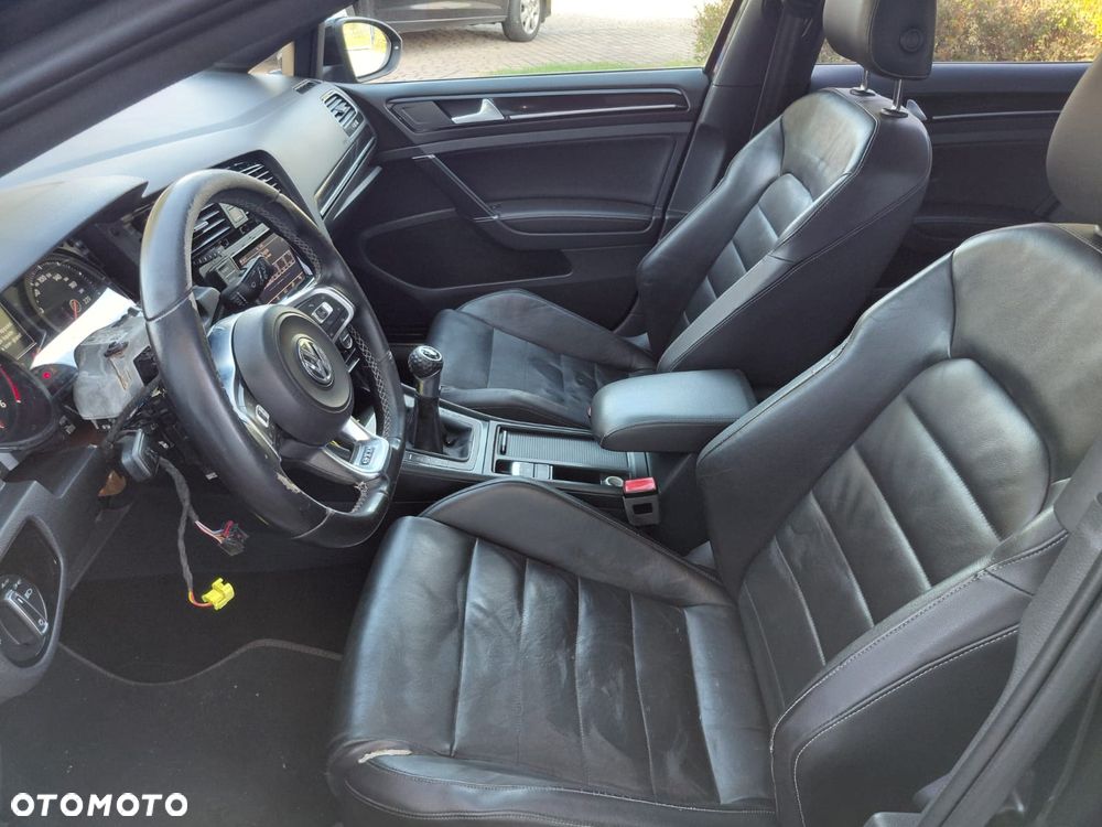 Volkswagen Golf - 25