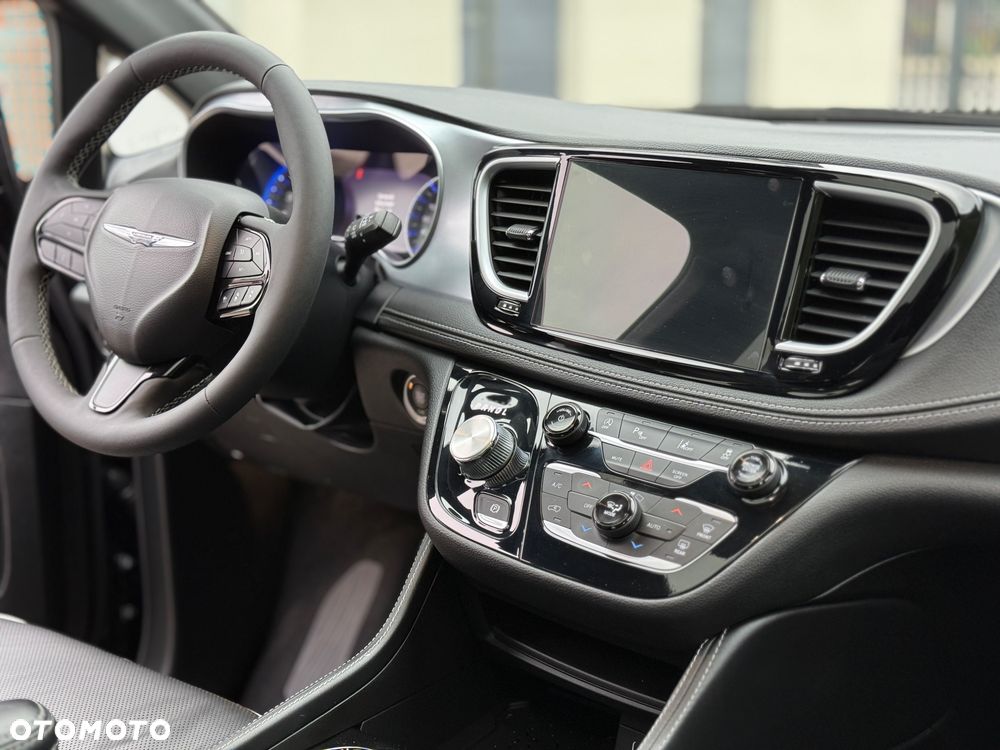 Chrysler Pacifica - 19