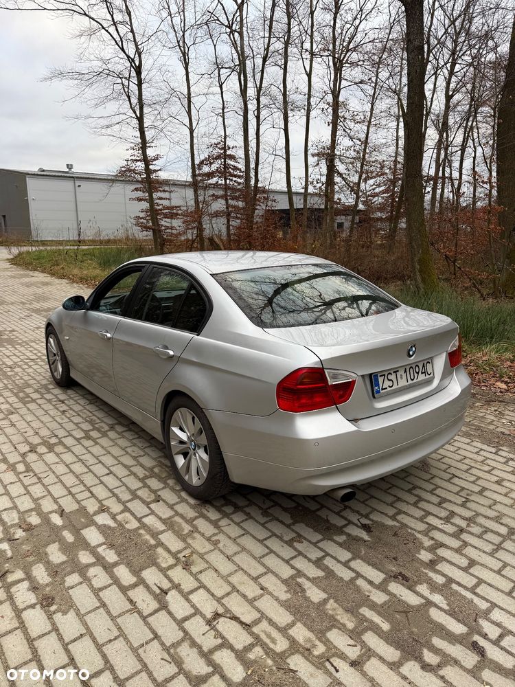 BMW Seria 3 320i - 5