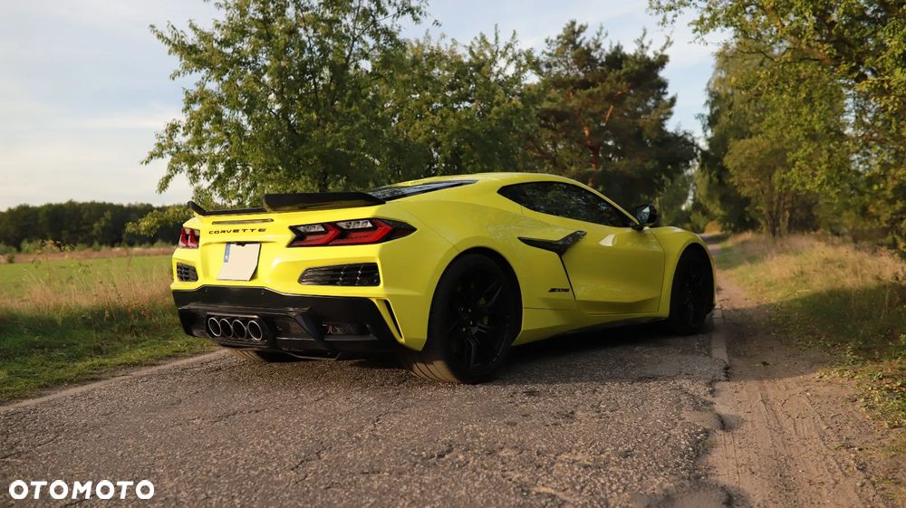 Chevrolet Corvette - 10