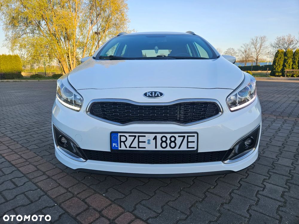 Kia Ceed 1.6 CRDi 136 ISG Dream-Team Edition - 16