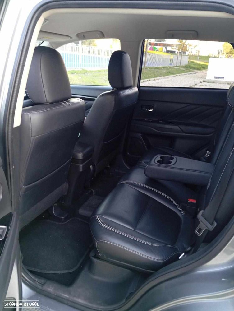 Mitsubishi Outlander - 4