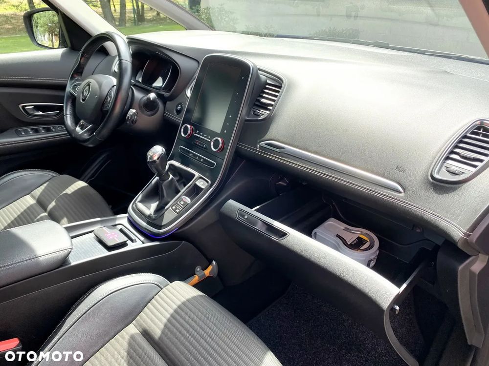 Renault Grand Scenic - 30