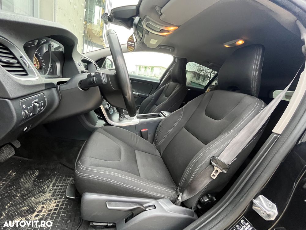Volvo V60 D4 Momentum - 18