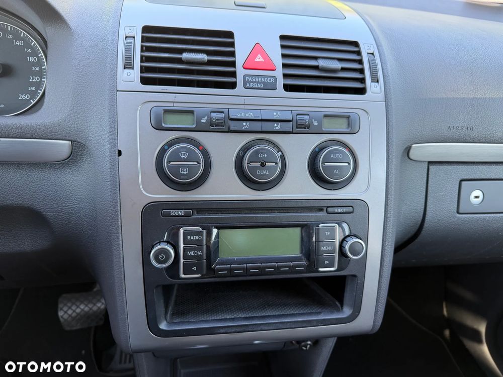Volkswagen Touran 2.0 TDI DPF BlueMotion Technology DSG STYLE - 18