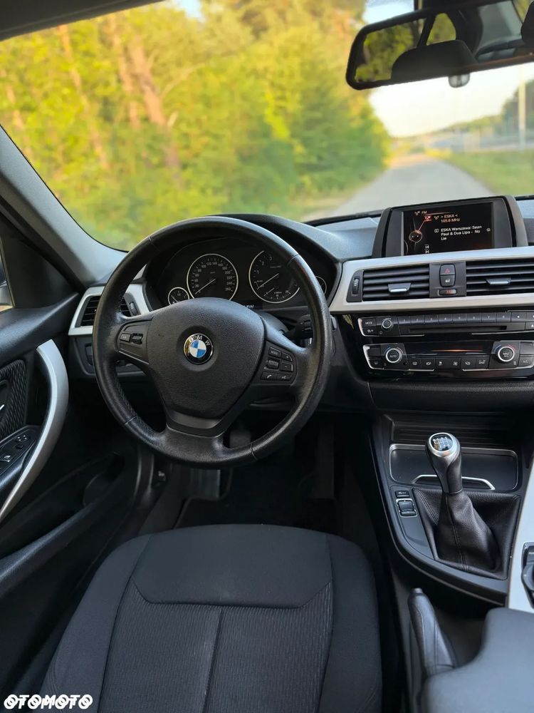BMW Seria 3 318i - 7