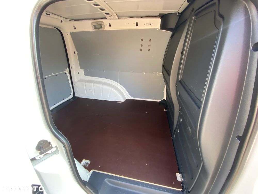 Volkswagen CADDY 2,0 TDI 102 KM L1 niski przebieg - 23