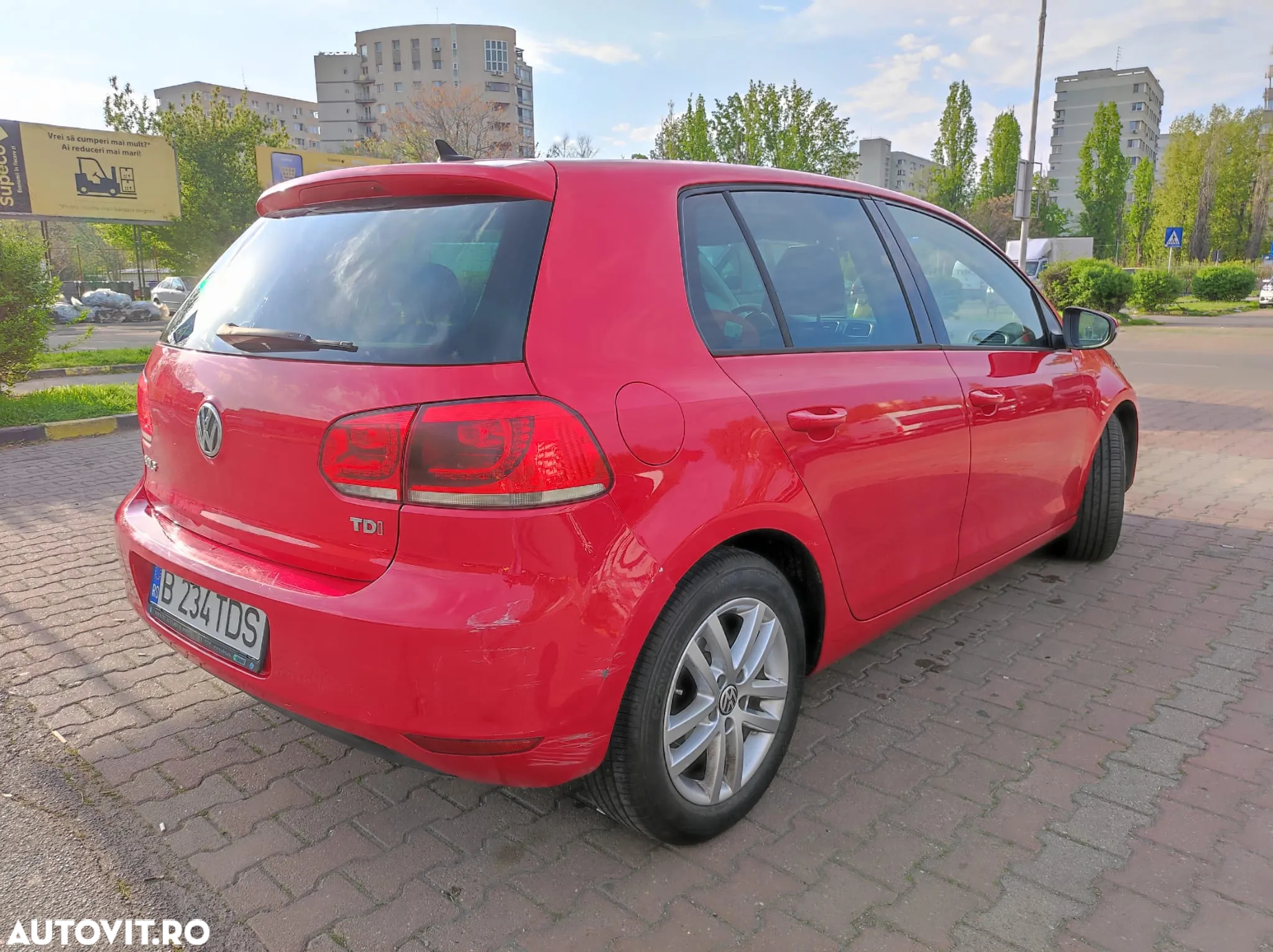 Volkswagen Golf 1.6 TDI DPF Highline - 15