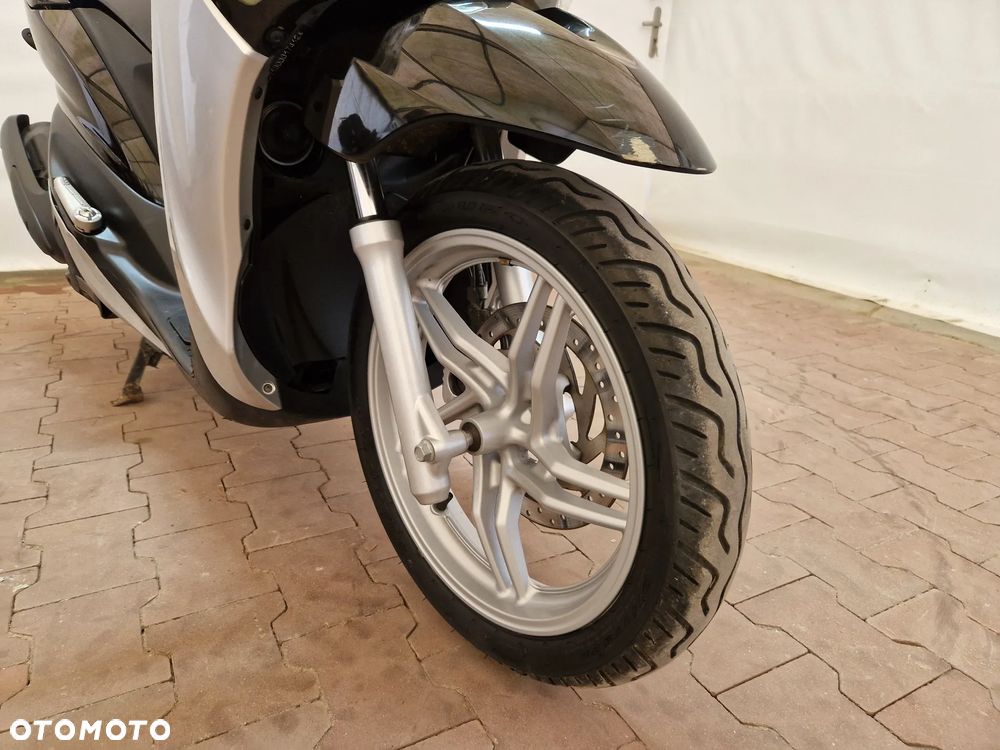 Yamaha X-max - 12