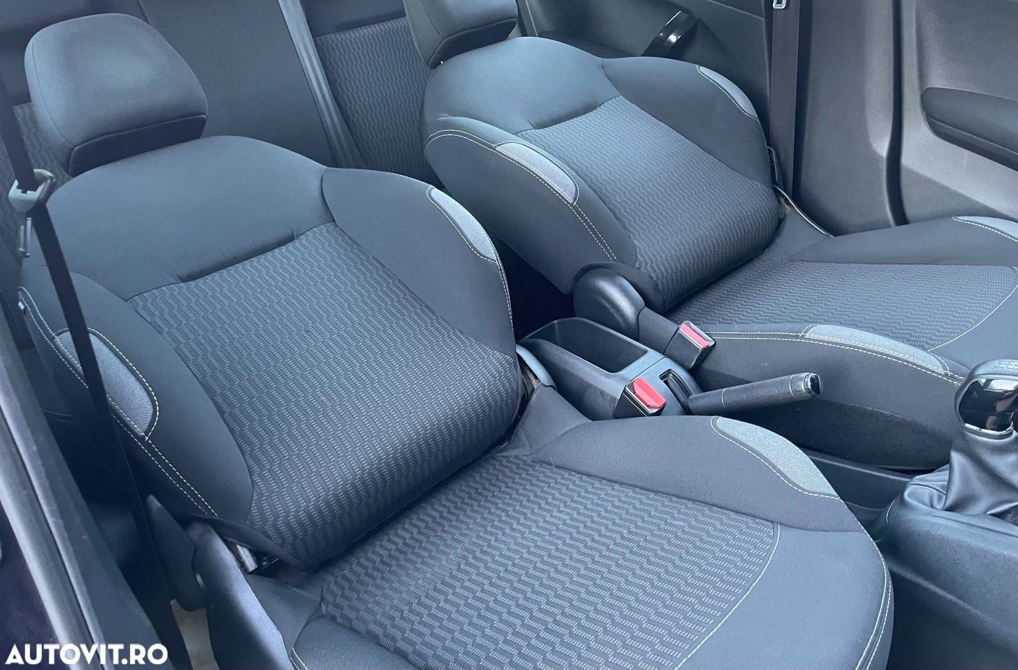 Peugeot 208 1.2 L PureTech STT Allure - 28