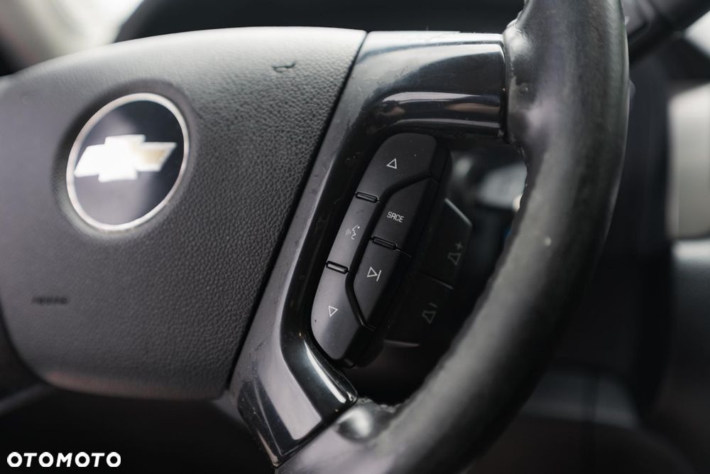 Chevrolet Suburban - 21