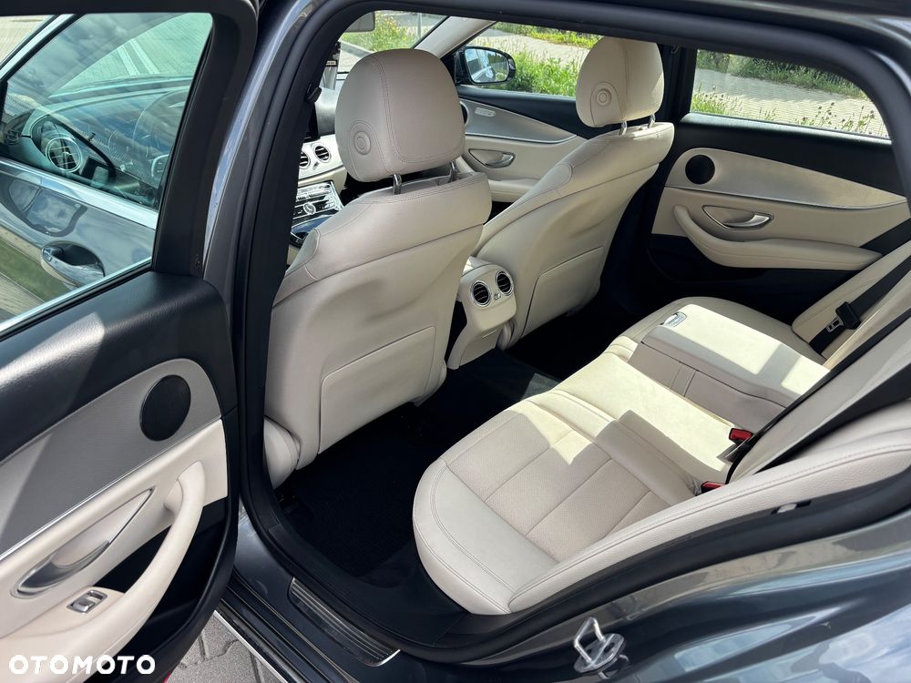 Mercedes-Benz Klasa E 220 d 9G-TRONIC Exclusive - 14