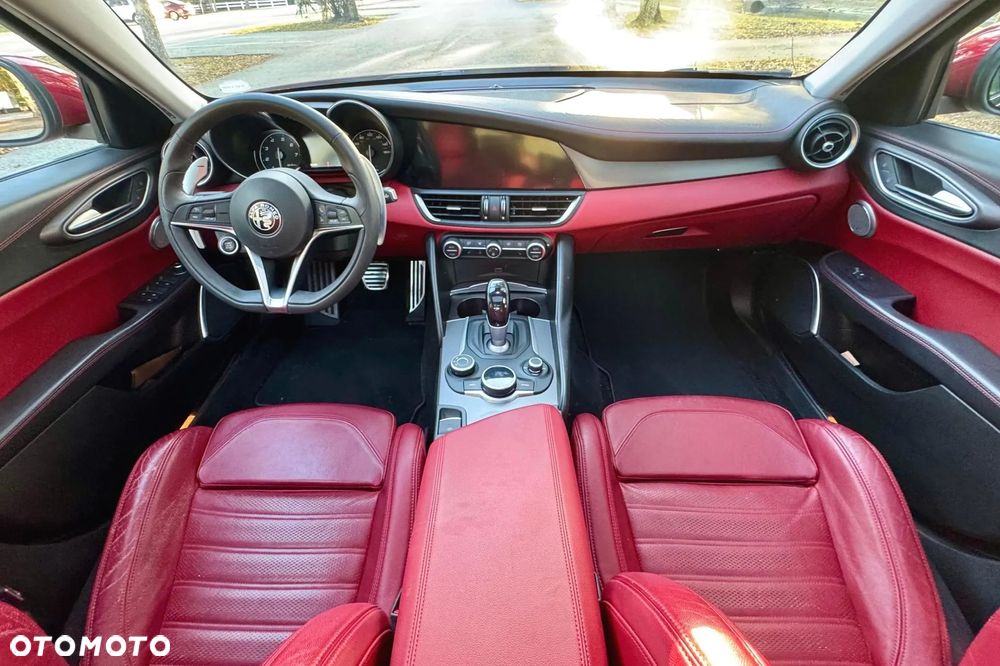 Alfa Romeo Giulia 2.0 Turbo 16V AT8-Q4 Ti - 19