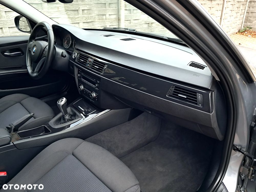 BMW Seria 3 320d - 22