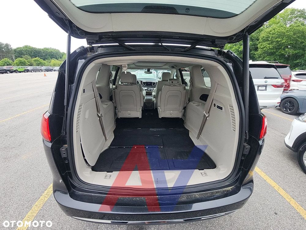 Chrysler Pacifica - 13