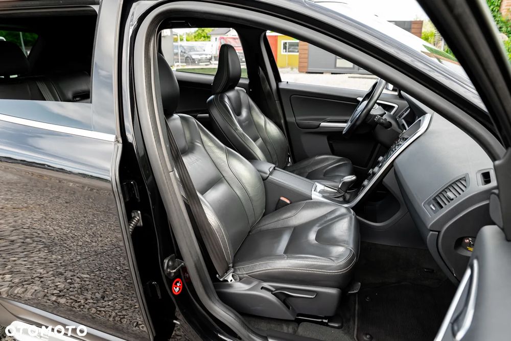 Volvo XC 60 D5 AWD RDesign - 25