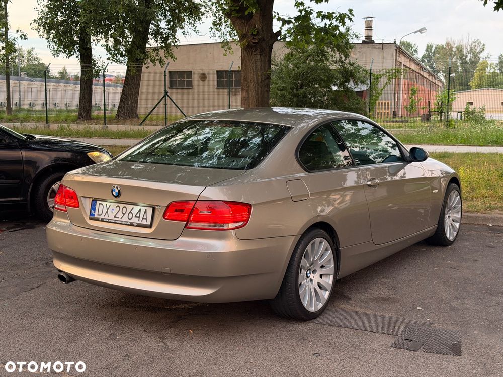 BMW Seria 3 320i - 10